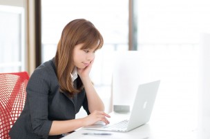 https---www.pakutaso.com-assets_c-2014-10-YOU85_PCsousasuru20131019130818500-thumb-1000xauto-5430