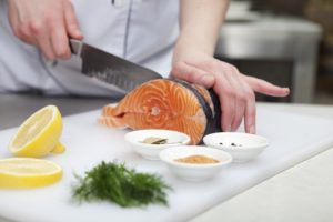 食中毒に備える保険|あなたの店を3つのリスクから守るために
